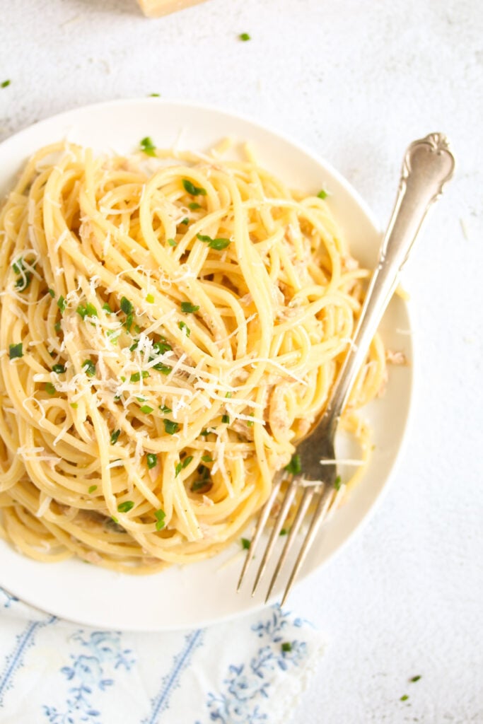plate of spaghetti sprinkled with hard cheese.