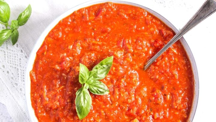 chunky tomato sauce for pasta and pizza in a bowl.