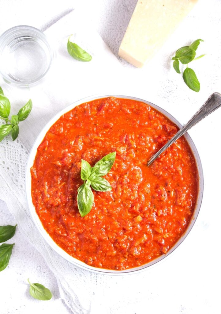 chunky tomato sauce for pasta and pizza in a bowl.
