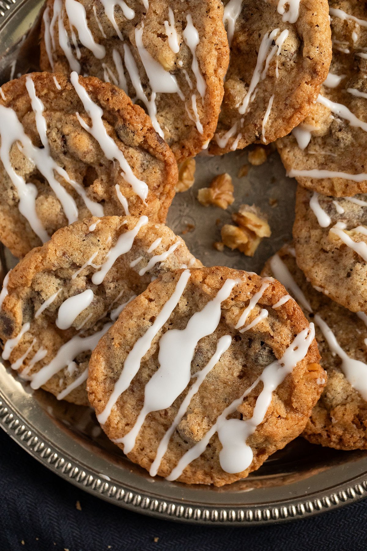 a circle of cookies with white chocolate and walnuts on a plate.