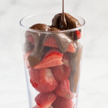 viral london chocolate strawberries in a tall glass.