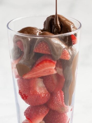 viral london chocolate strawberries in a tall glass.