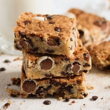 mini egg cookie bars pieces stapled on the table.